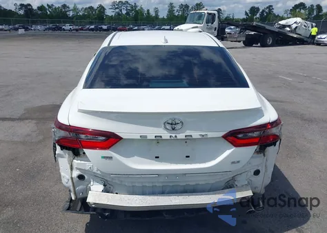 2021 Toyota Camry Se z USA, uszkodzony, nr VIN 4T1G11AK8MU467145